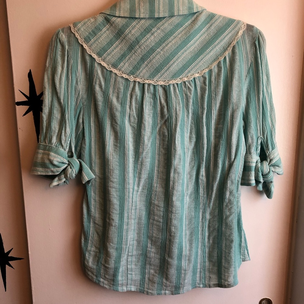 Emphasis Blouse - Picture 7 of 8